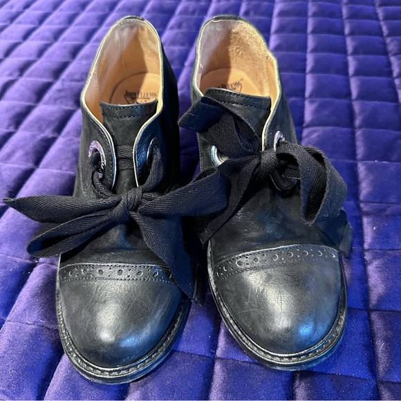 Fluevog East End Templeton Single Eyelet Lace-Up Shoe in Black 🖤 - Picture 2 of 11